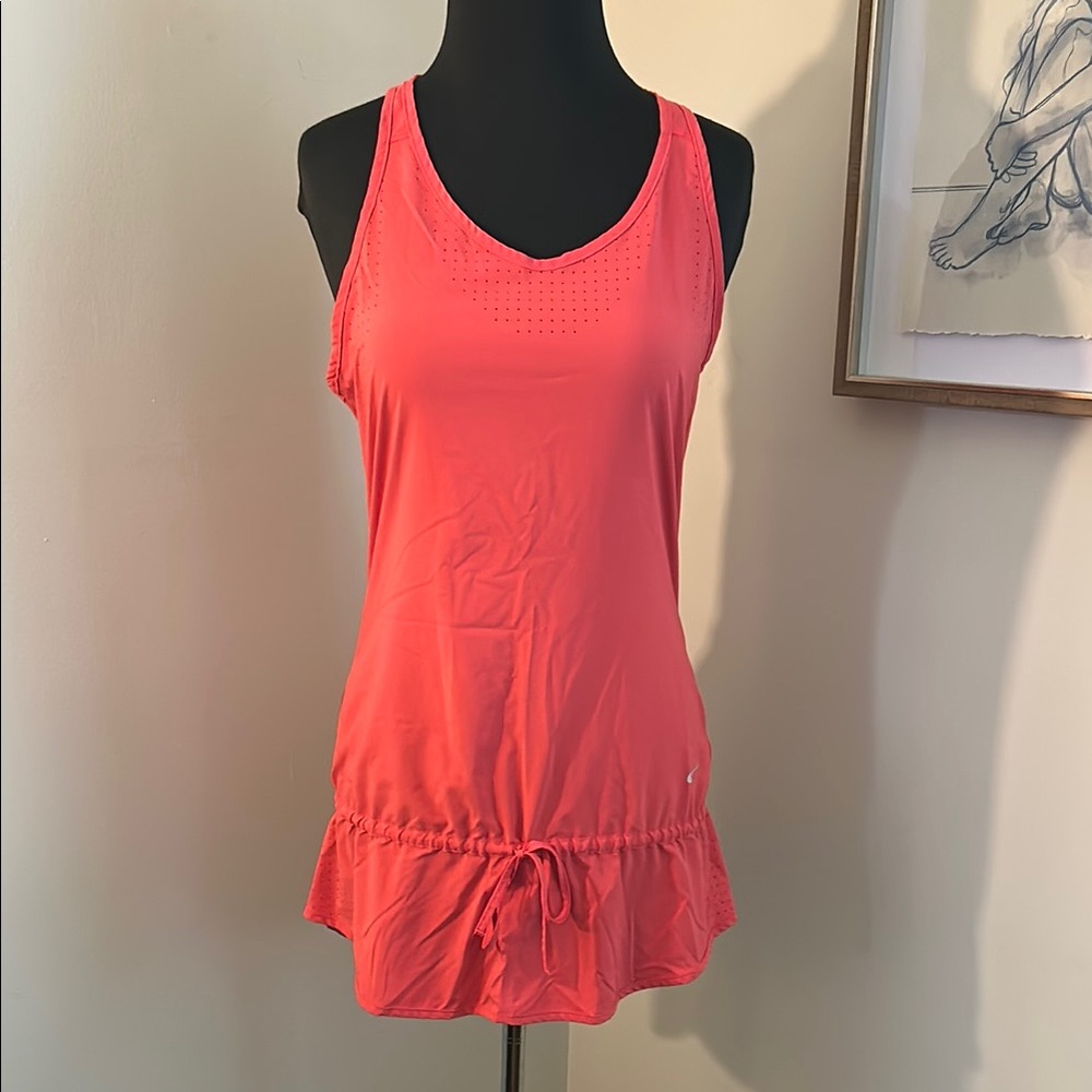 Nike | women’s athletic top/coral-medium